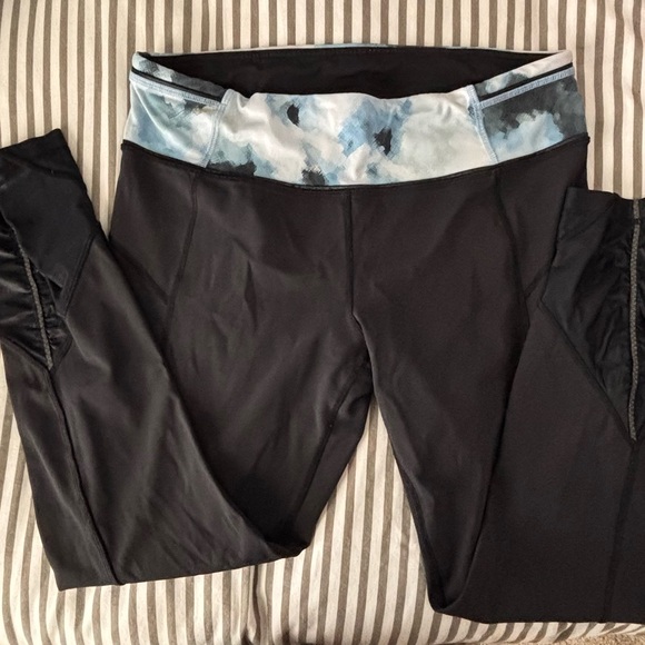 Lululemon Women’s Black Leggings with Patterned Waistband Sz 10 - Picture 2 of 5